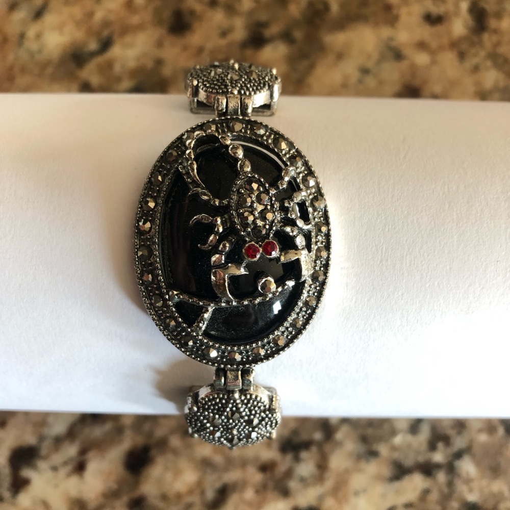 Vintage Silver bracelet with black oval pendant scorpion with red gemstone eyes